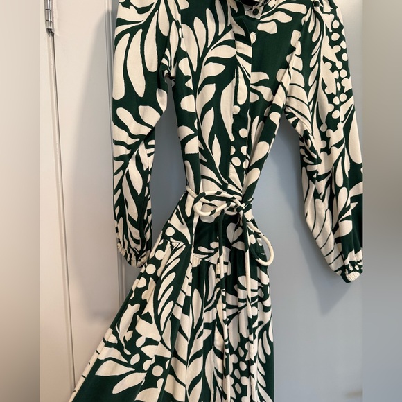 H&M Green and White Leaf Print Long Sleeve Dress Puff-Sleeve - Picture 8 of 12